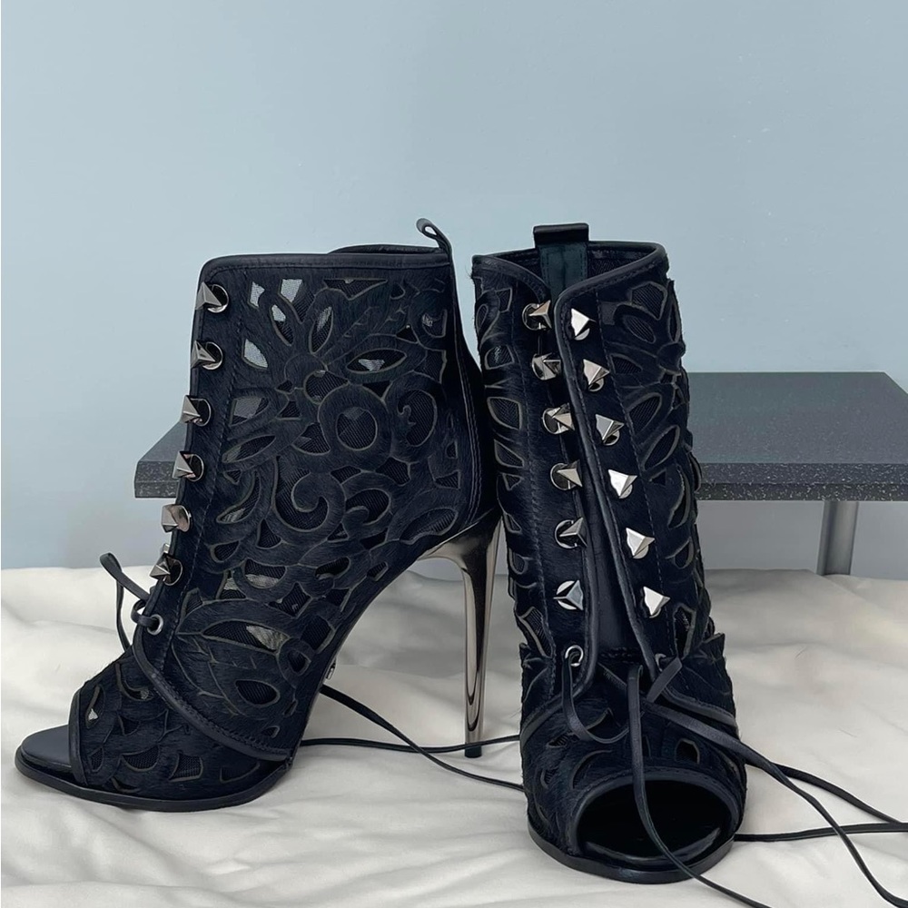 Schutz!! New! Laser cutter.  Size 37(Brazil)!!!